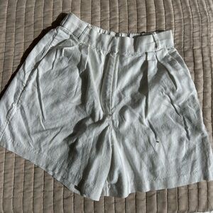 Abercrombie - High Waisted Shorts